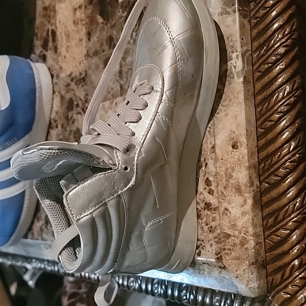 Shoes - Picture 3 of 4